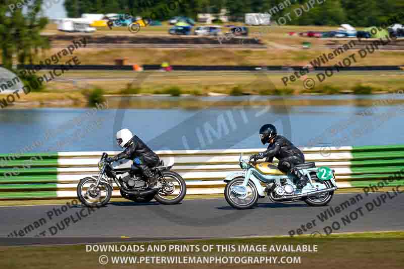 Vintage motorcycle club;eventdigitalimages;mallory park;mallory park trackday photographs;no limits trackdays;peter wileman photography;trackday digital images;trackday photos;vmcc festival 1000 bikes photographs
